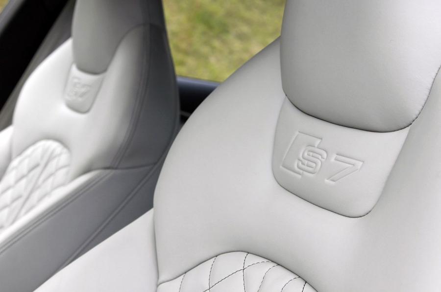 Интерьер Audi S7 Sportback 2012 года  (WW) (фото 47 из 73)